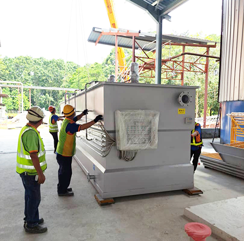 فصل الزيت عن الماء باستخدام تقنية التعويم بالهواء المذاب