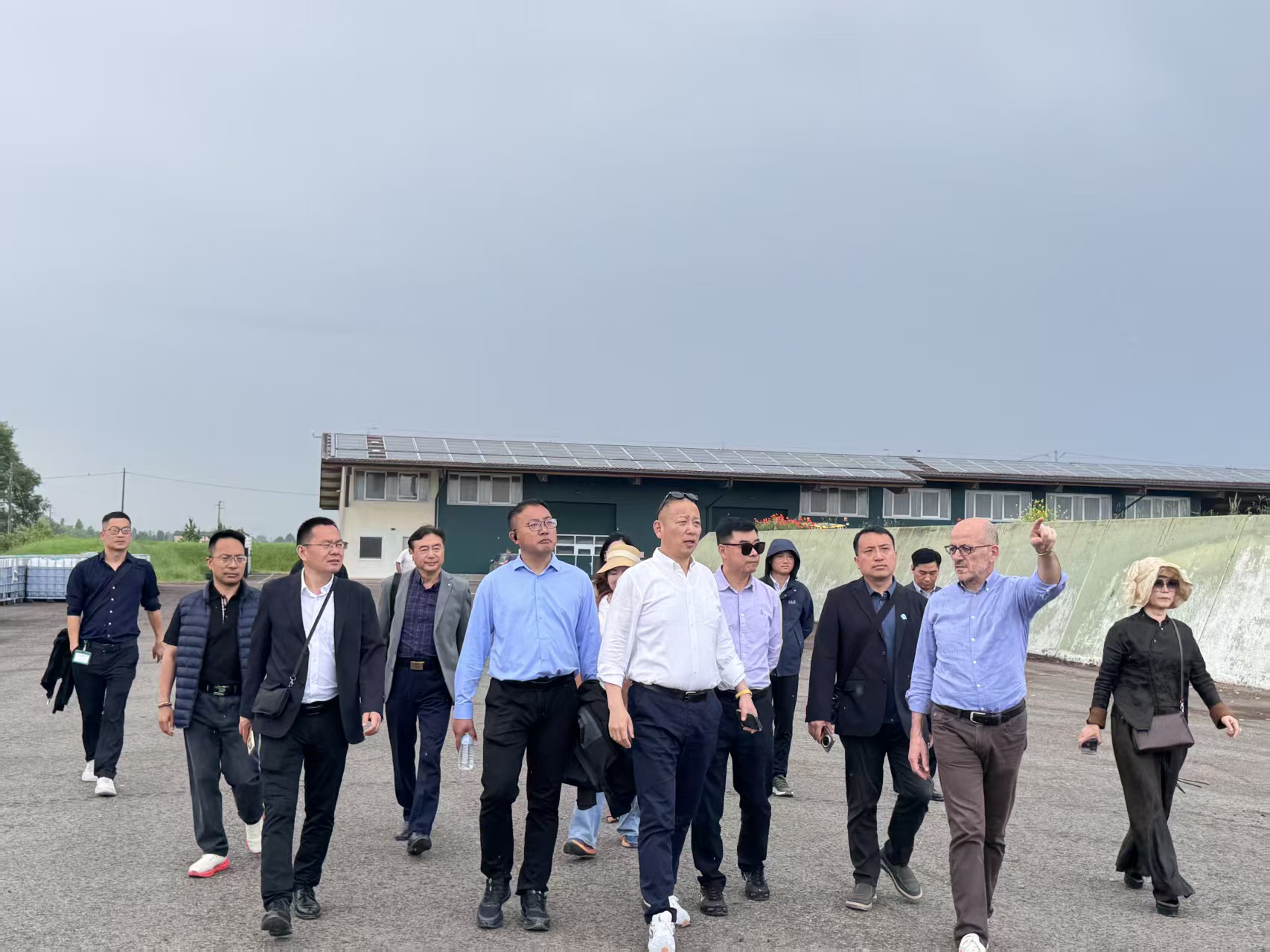 شركة Yosun Environmental تنضم إلى الجولة الدراسية الأوروبية لجمعية صناعة حماية البيئة في سوتشو: زيارة المقر الرئيسي لشركة CRI-MAN في إيطاليا